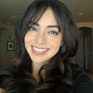 Meet your Posher, Zaira